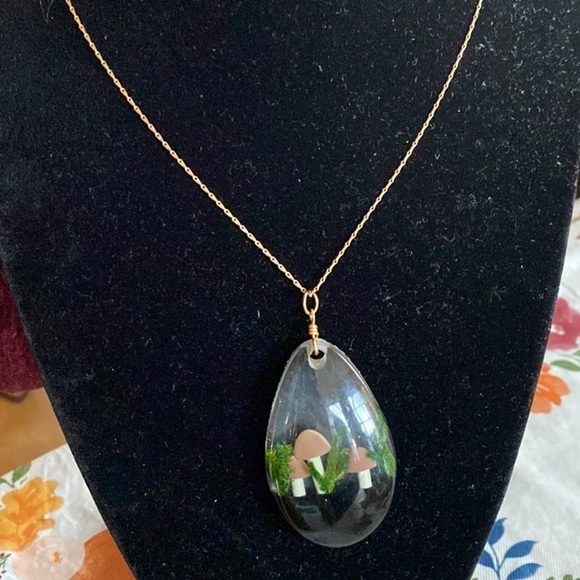 DELICATE gold chain and mushroom resin teardrop pendant statement necklace - Picture 1 of 5